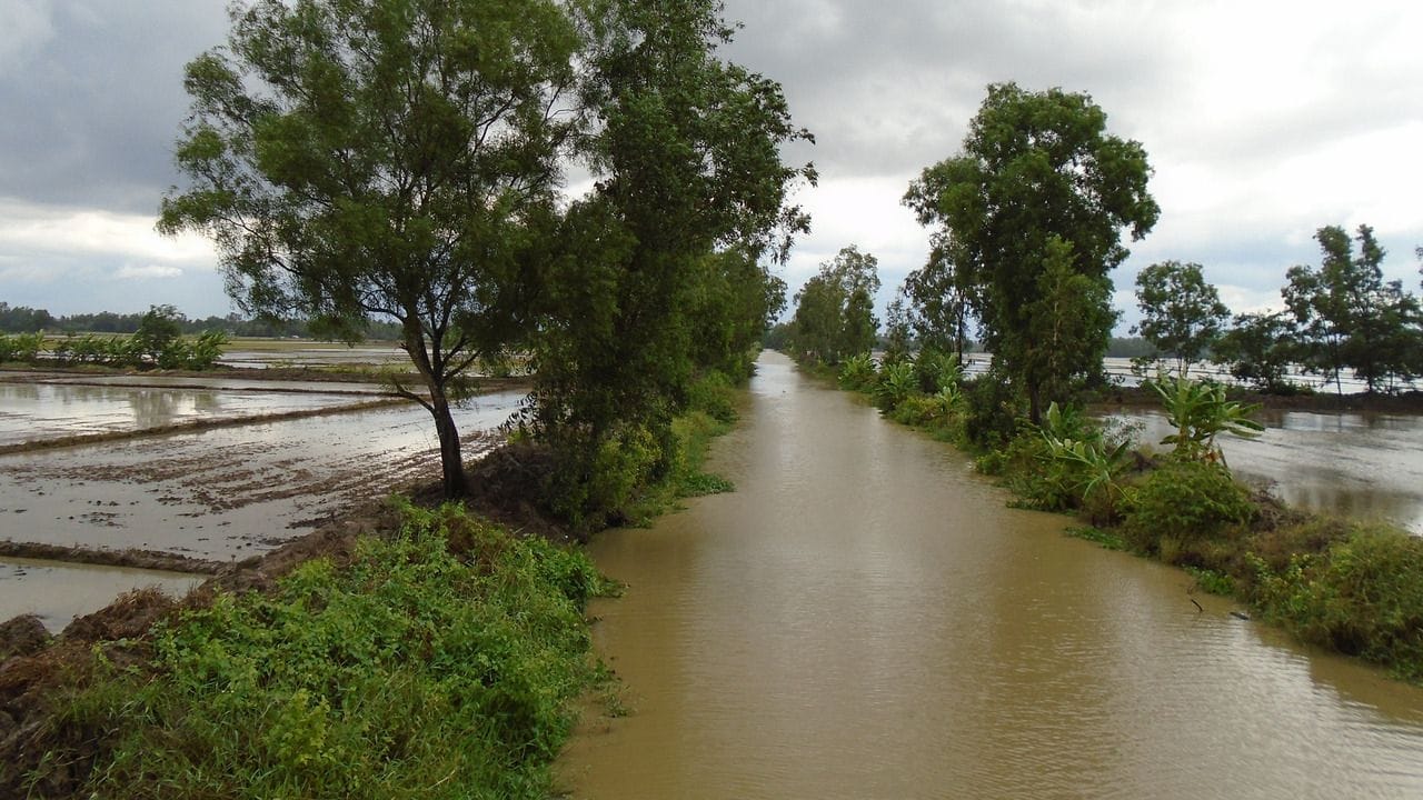 Đâu xa bằng xứ Cạnh Đền
